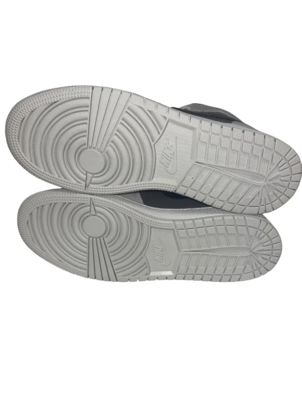 Nike Big Kids Air Jordan 1 Mid SE Athletic Shoes Grey/White  Size 5Y